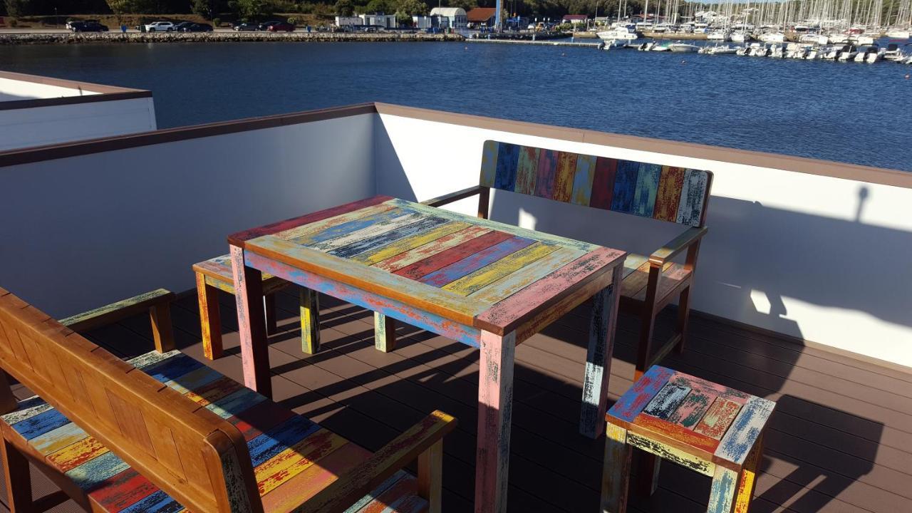 Hausboot Pula - Floating House Water Lily Otel Dış mekan fotoğraf