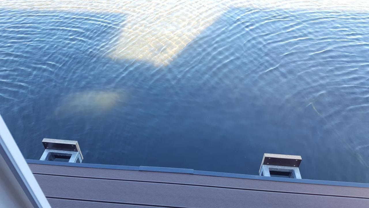 Hausboot Pula - Floating House Water Lily Otel Dış mekan fotoğraf