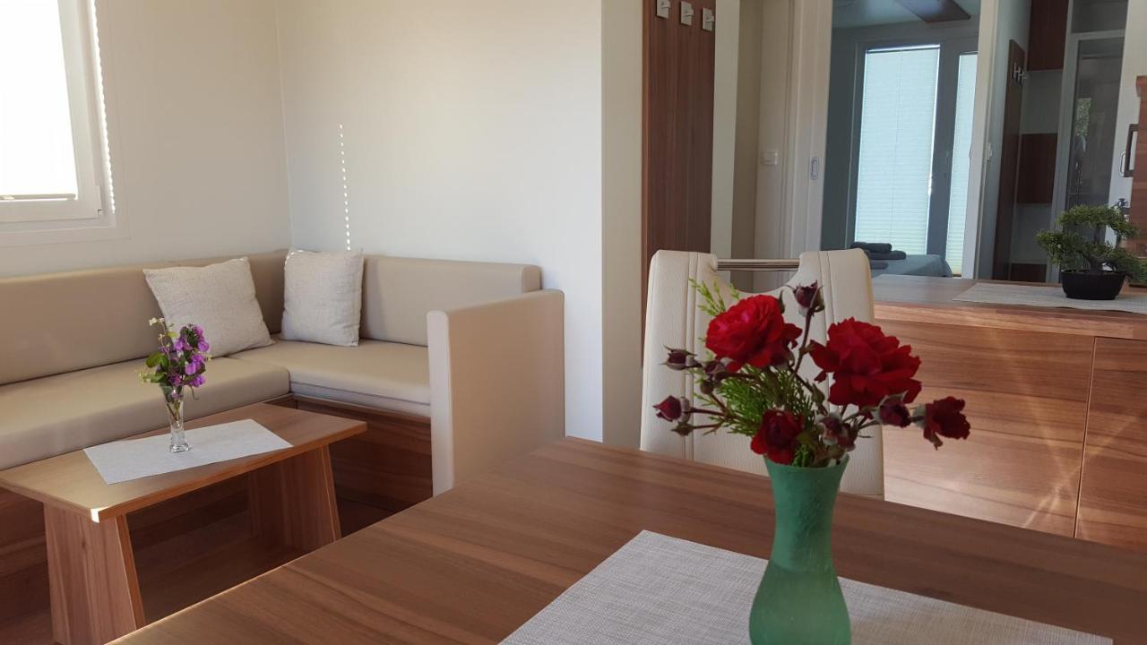 Hausboot Pula - Floating House Water Lily Otel Dış mekan fotoğraf